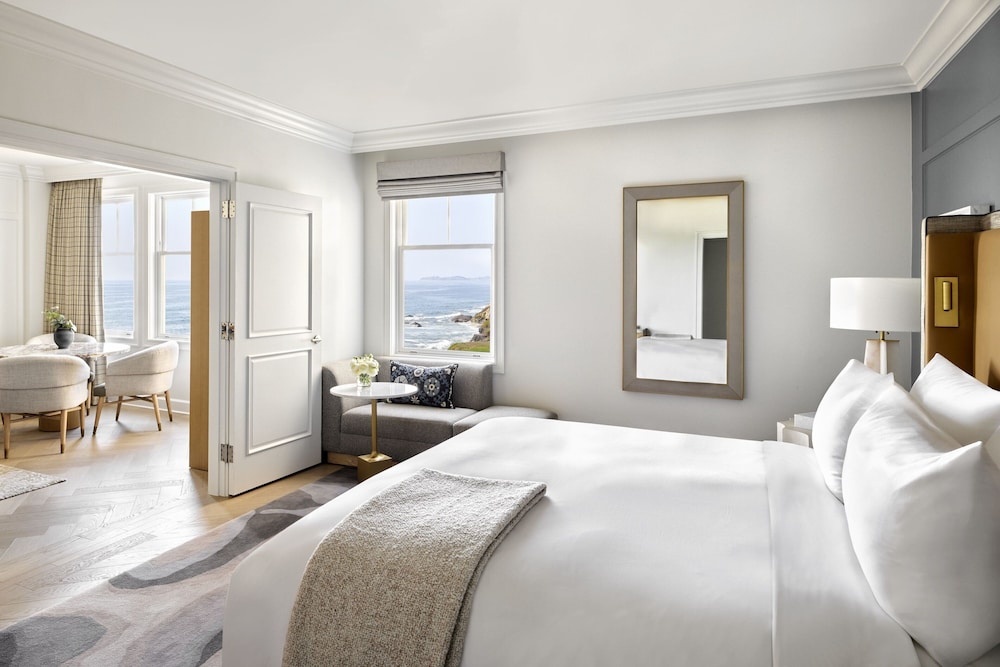 One Bedroom Suite, Club Access - Photo 3