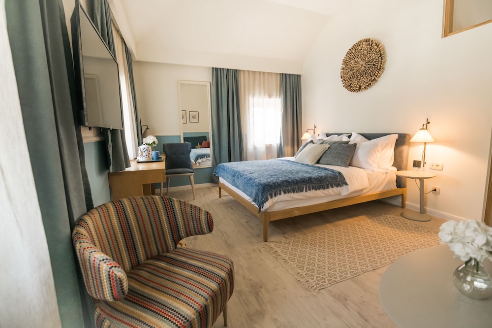 Deluxe Suite - Photo 2