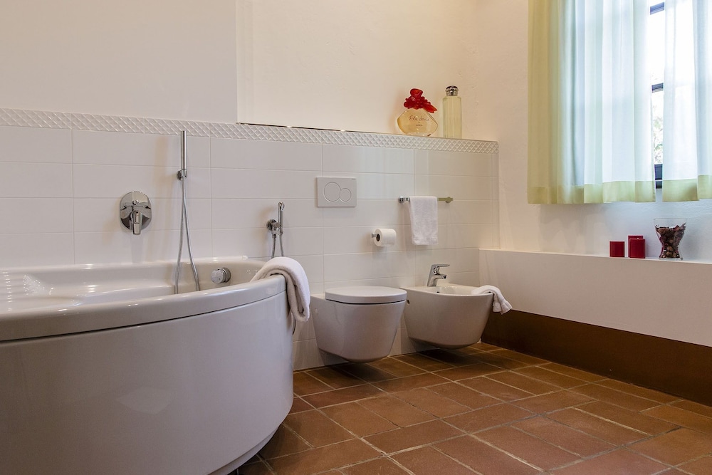 Double or Twin Room, Jetted Tub (Alzavola) photo 3