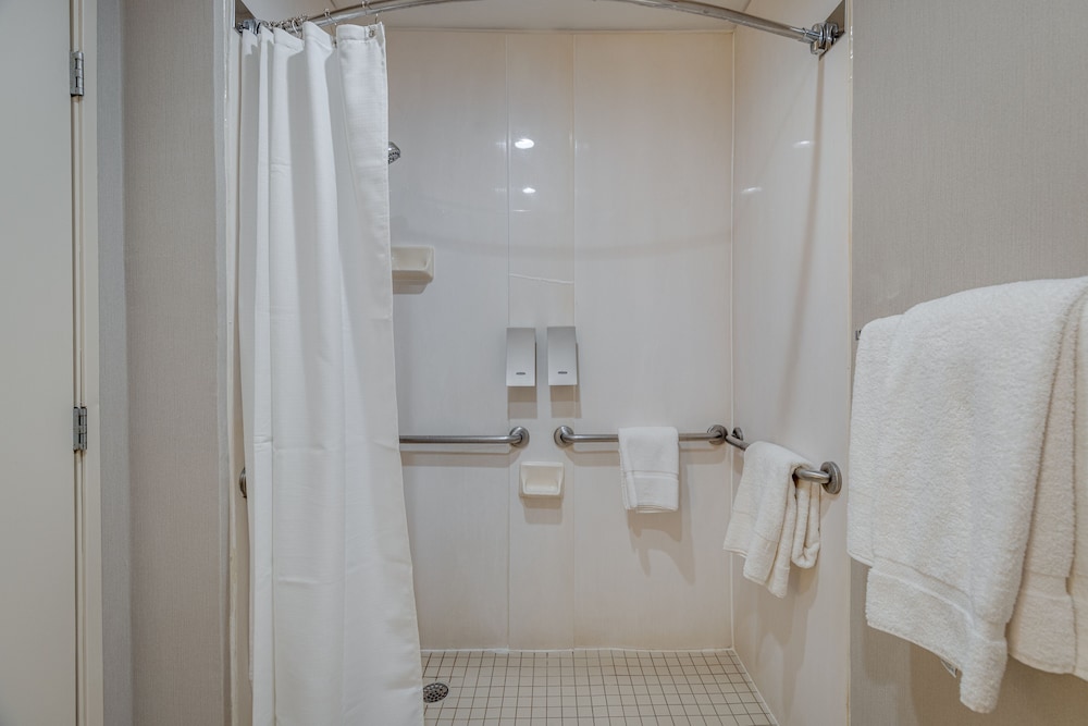 Deluxe Double Room, Accessible photo 3