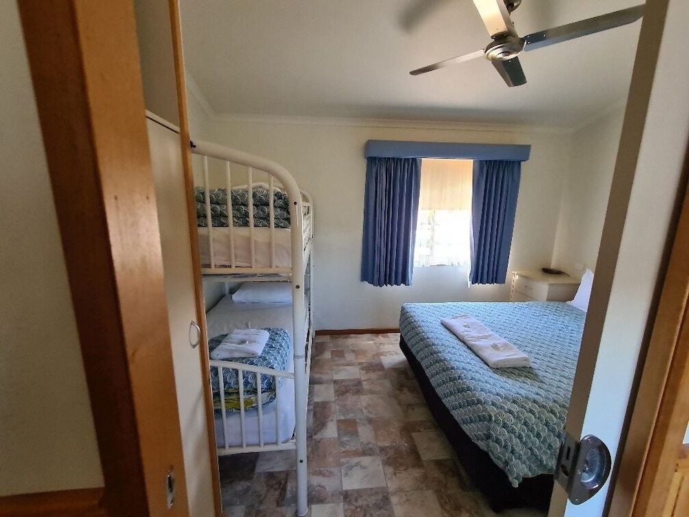 Deluxe Spa 5 Berth photo 3