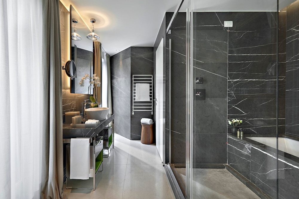 Suite, 1 King Bed, Terrace thumbnail 6