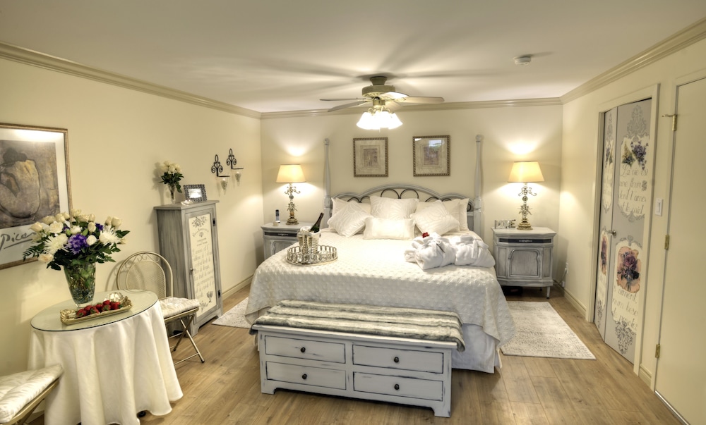 Royal Honeymoon Suite photo 1
