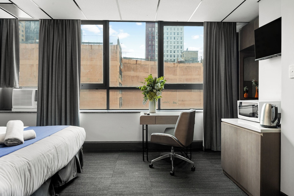 Premium Room, 1 Queen Bed photo 2