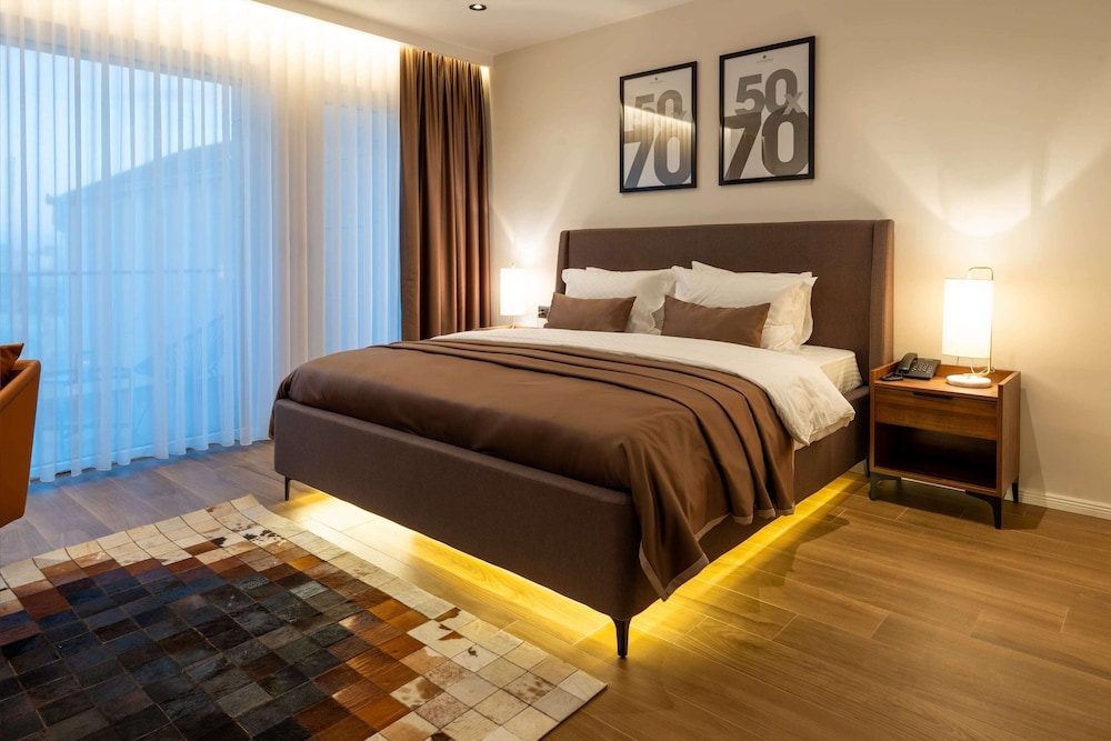 Presidential Double Room, City View photo 1