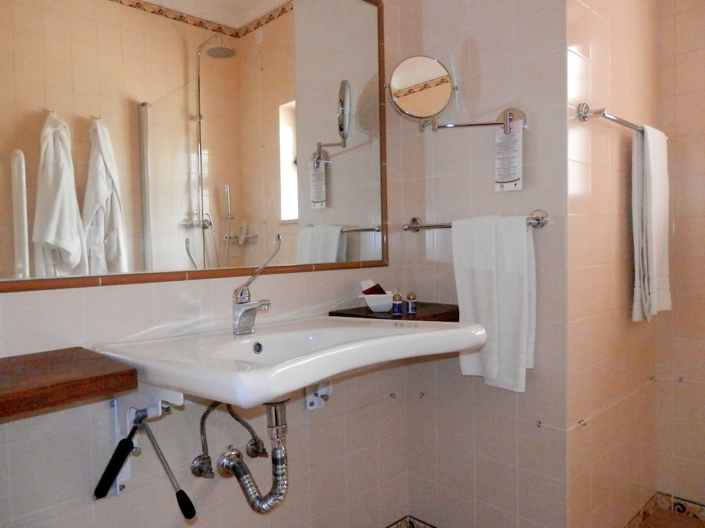 Classic Double or Twin Room, 1 Bedroom - Photo 11