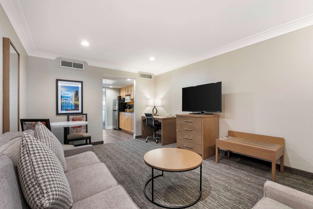 Suite, 2 Queen Beds, Non Smoking (Living Room) - Photo 2