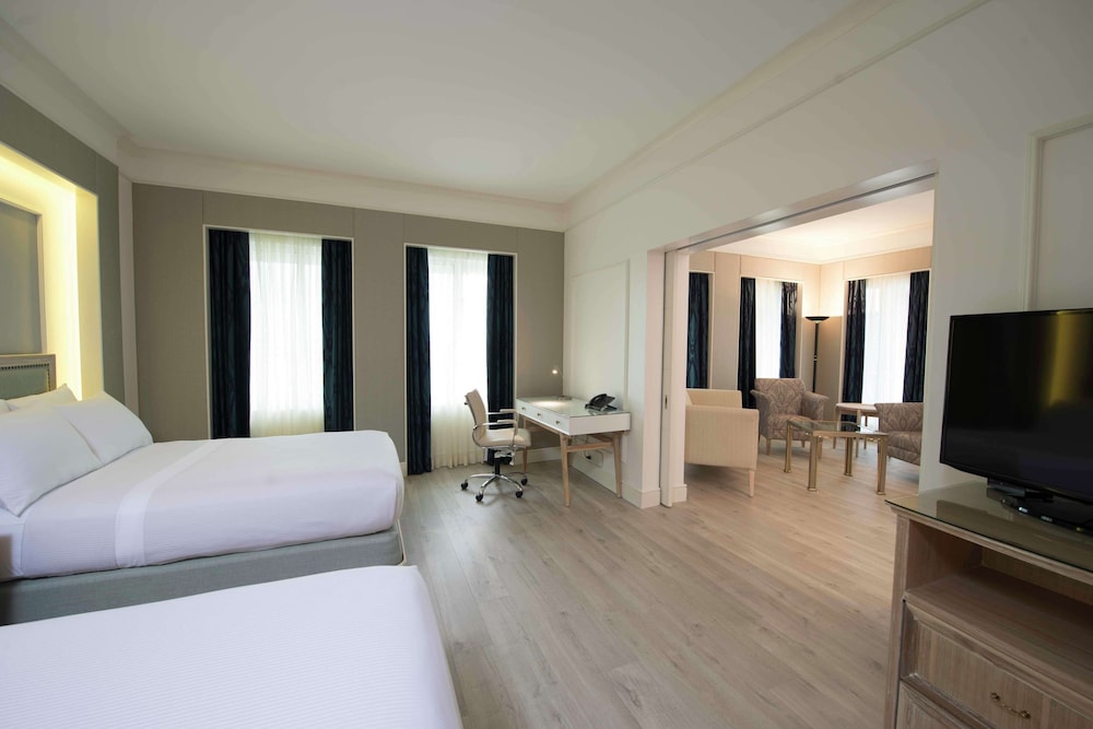 Executive Suite, 2 Queen Beds, Club Lounge Access photo 1