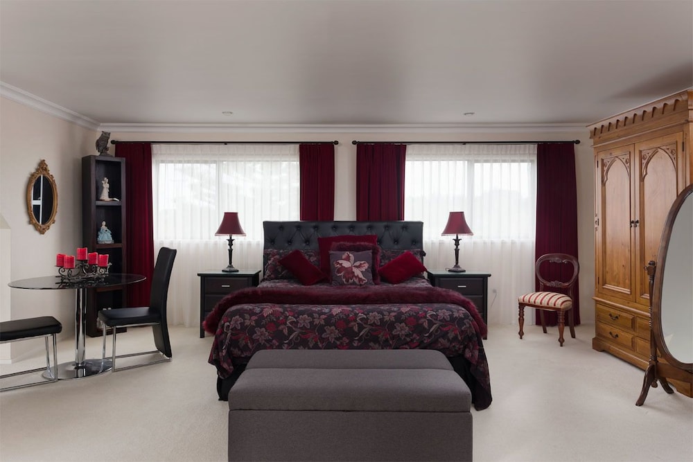 Regal Suite, Garden View photo 3