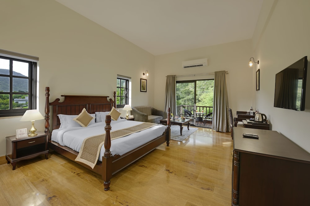 Hill View Suite With Balcony