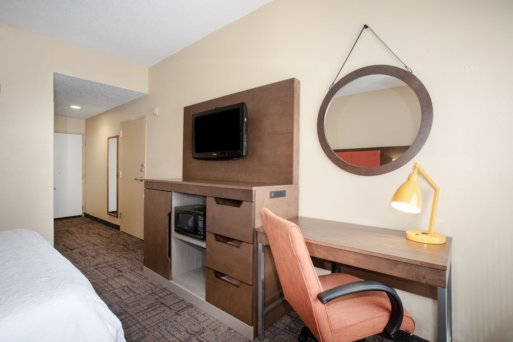 Room, 1 King Bed, Accessible - Photo 3