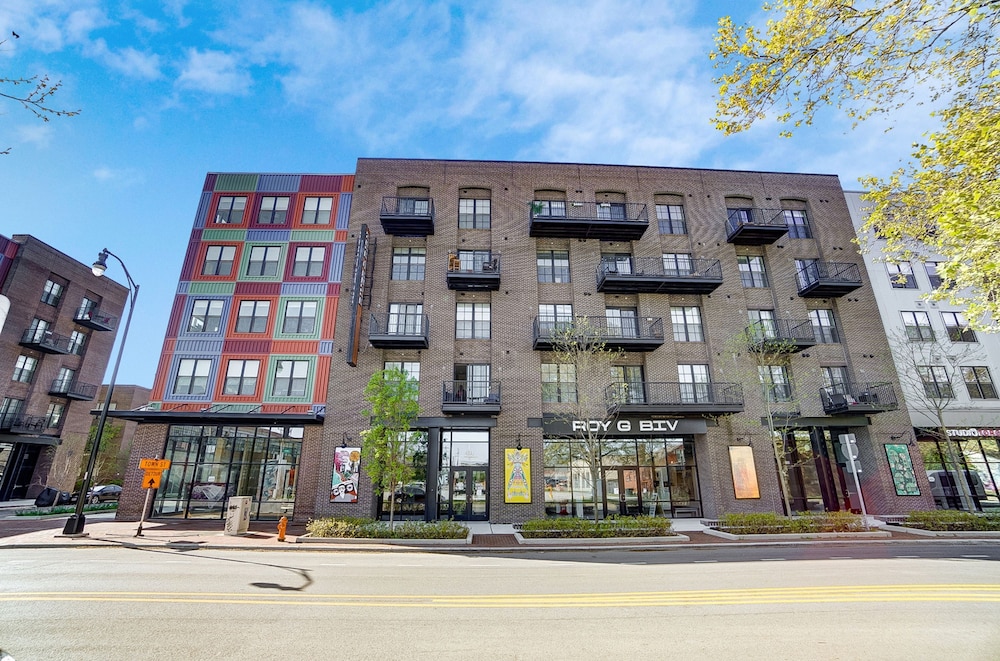 Downtown Designer 2BR Parking W D Gym Pool, Foto 13