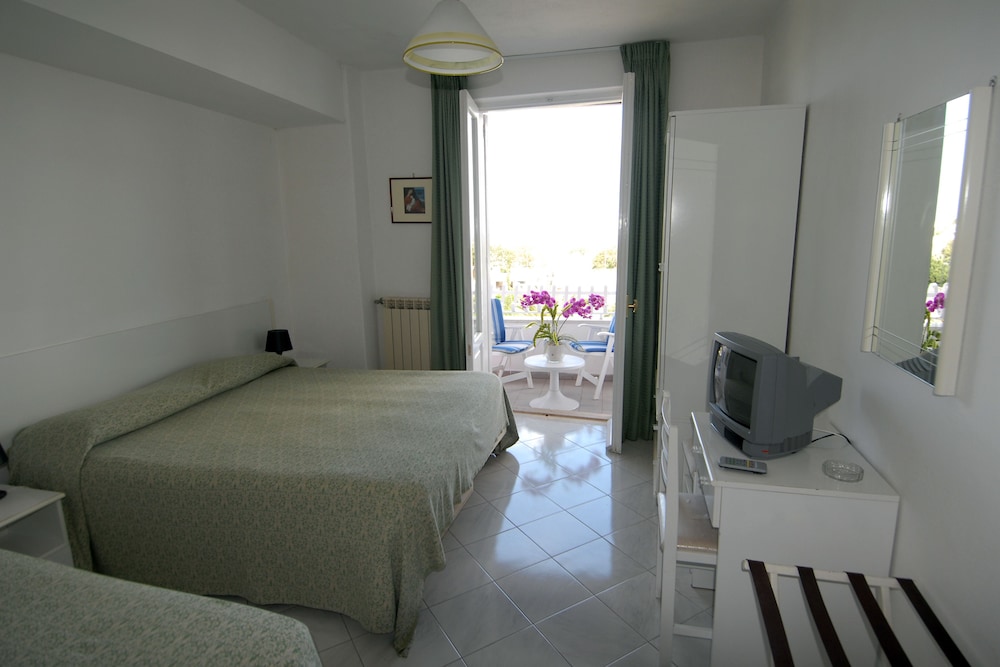 Economy Triple Room (Spa Access)