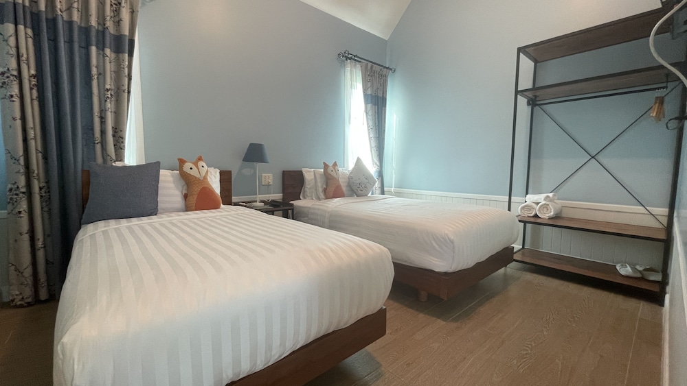 Family Room, 3 Bedrooms, Balcony - Photo 1