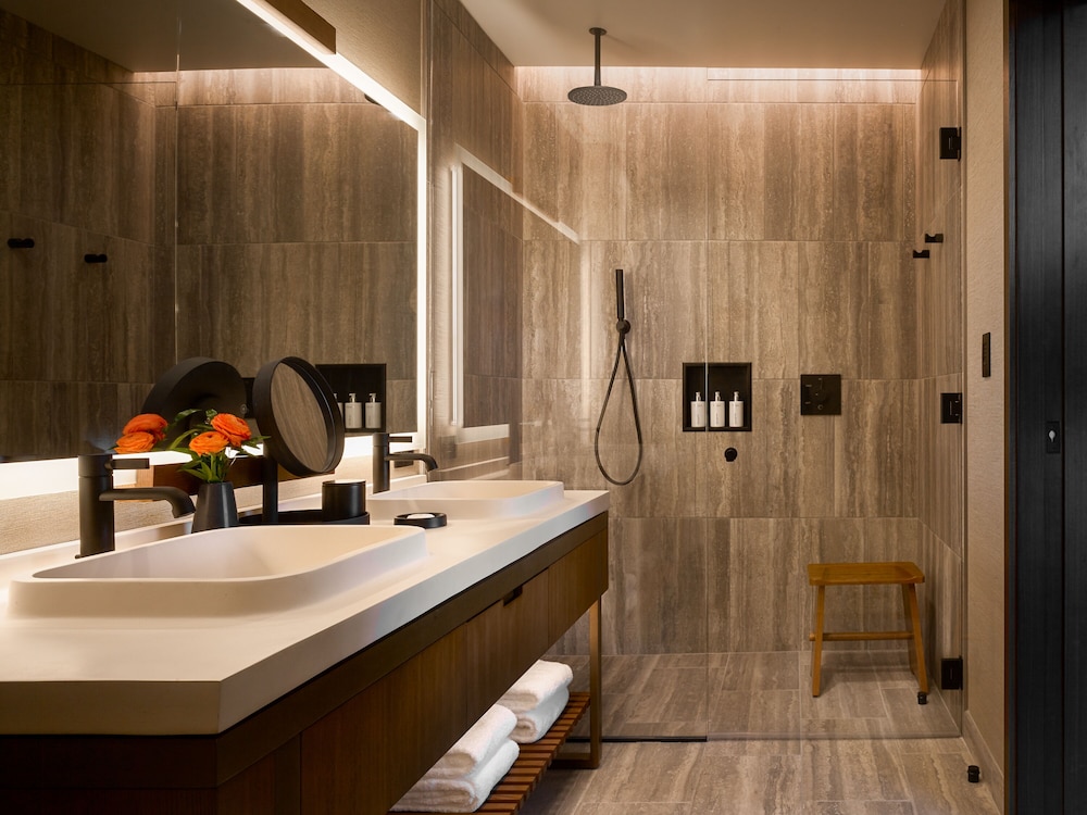 Suite, 1 King Bed, City View (Nobu Suite) - Photo 4
