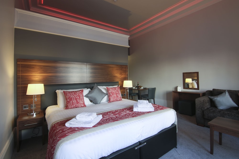 Standard Suite (Sofa bed for 3rd guest only) photo 2