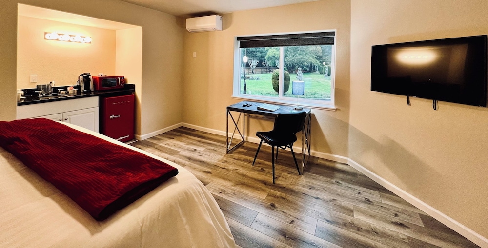 Standard Room, 1 King Bed