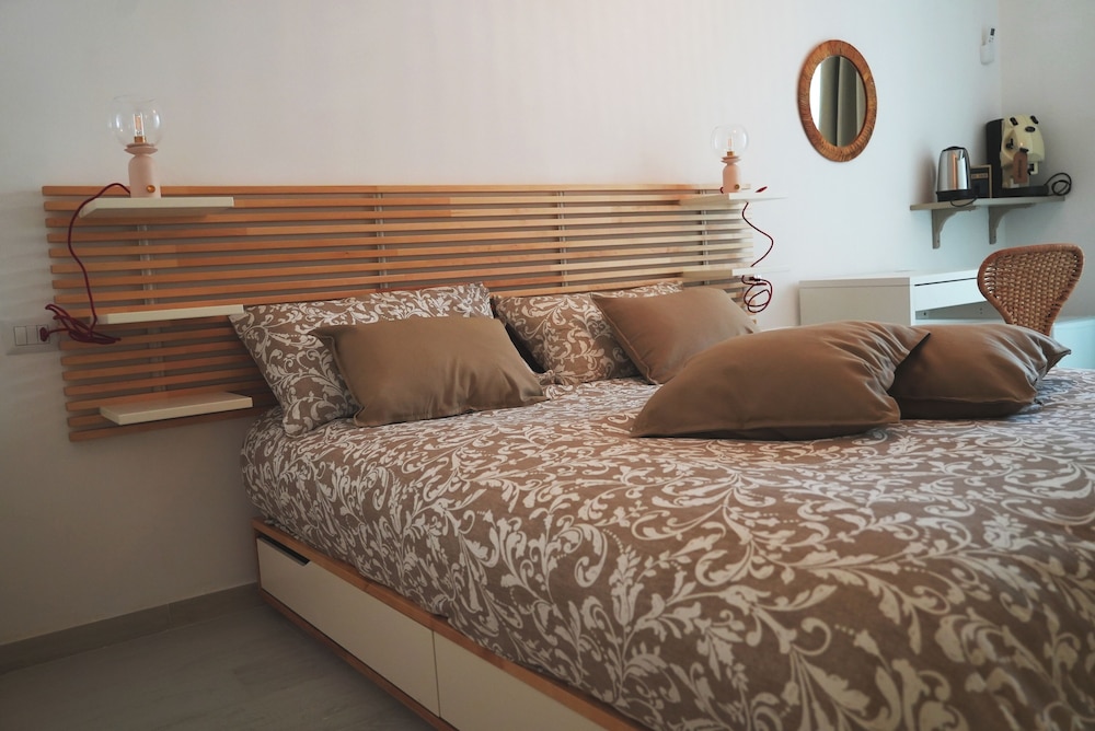 Room, City View