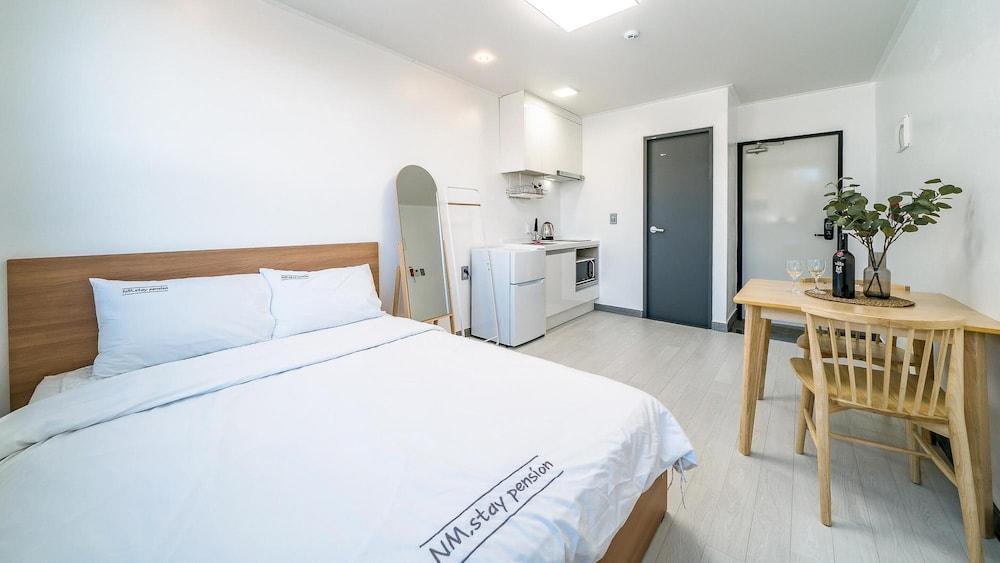 Basic Room, 1 Bedroom (302) - Photo 10