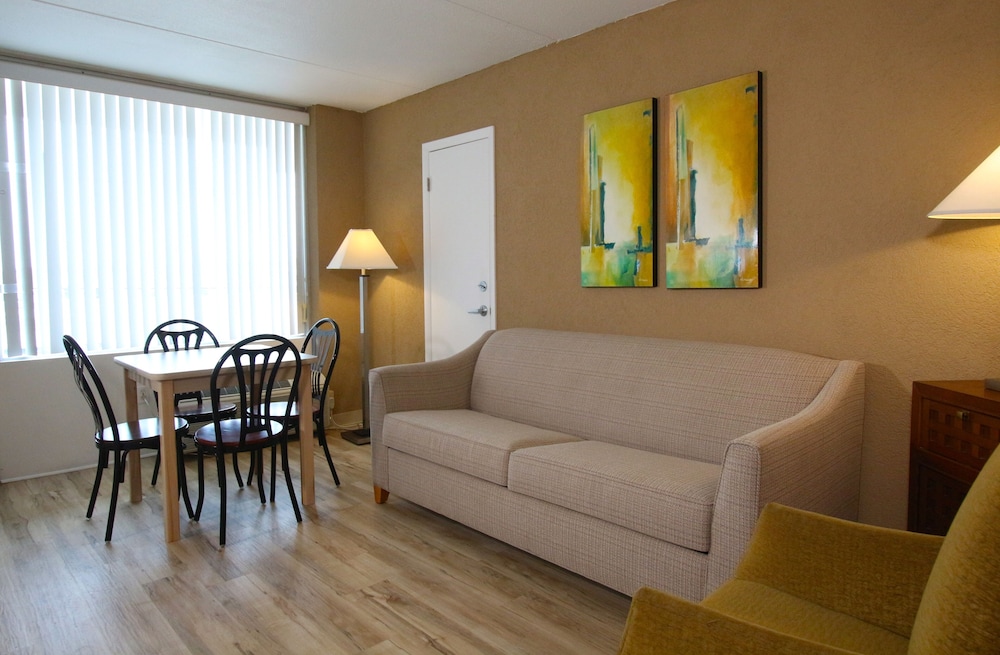 Street View 1 Bedroom Efficiency Suite photo 1