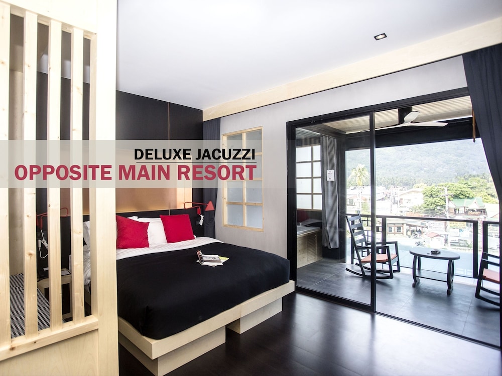 Deluxe Jacuzzi Suite Opposite Main Resort - Photo 1