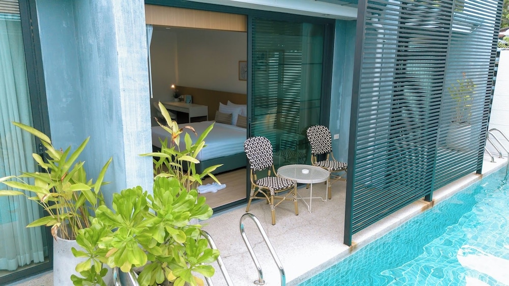 Premier Deluxe Pool Access - Photo 26