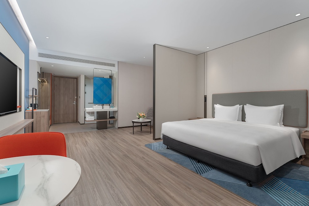 Standard Room, 1 King Bed (Extra Floor Space)