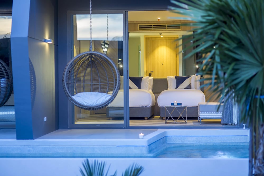 Superior Room (SIS Jacuzzi Pool)