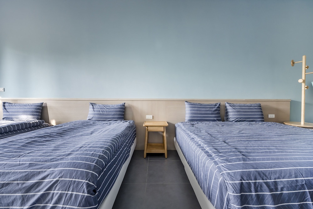 Quadruple Room with Garden View - Photo 11