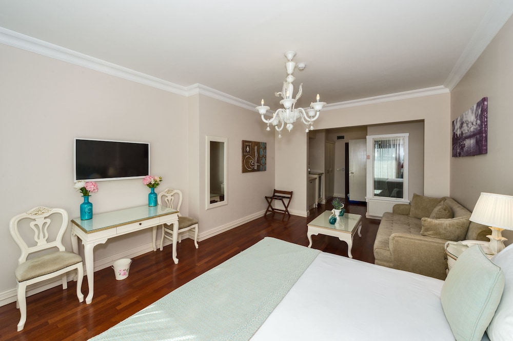 Deluxe Suite (with Bosphorus View) photo 1