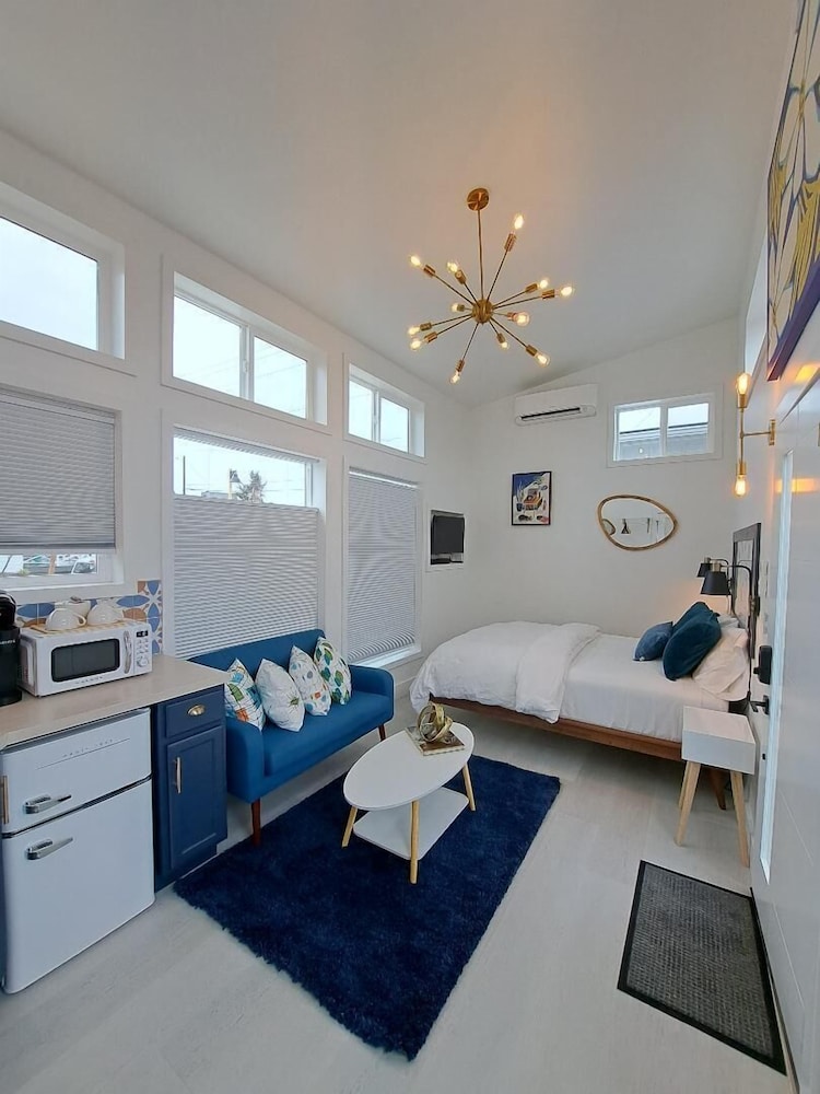 Deluxe Cottage, 1 Queen Bed, Courtyard View