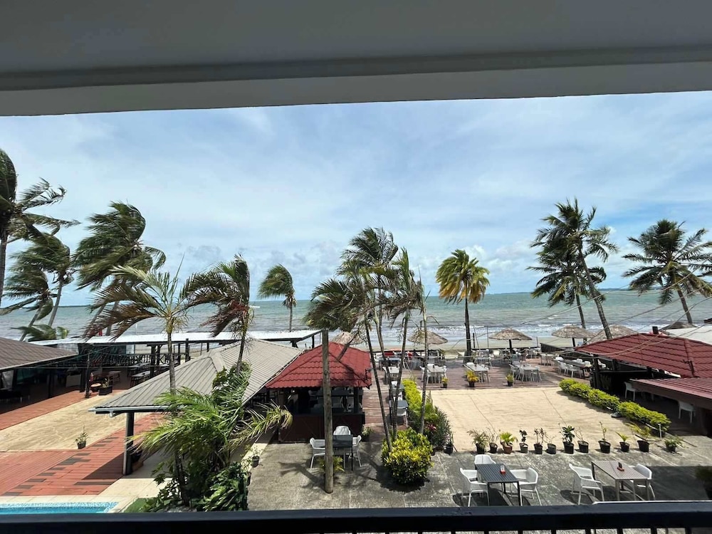 Oceanfront King or Twin Room with Balcony photo 10