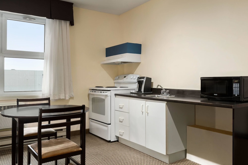 Suite, 1 King Bed, Jetted Tub - Photo 2