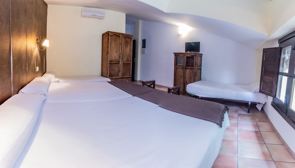 Quadruple Room - Photo 3