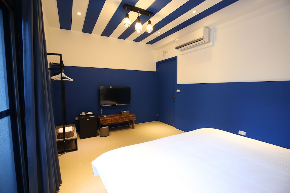 Standard Double Room (Blue) photo 3