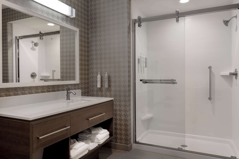 Suite, 1 Bedroom - Photo 9