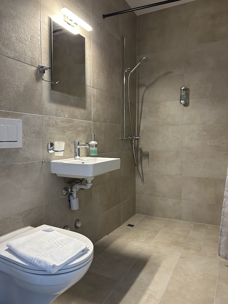 Superior Double Room, Accessible, Ensuite photo 3