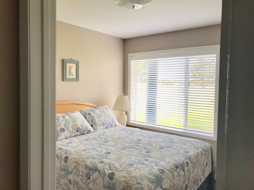Condo, 1 Queen Bed, Kitchen  (No Pets) photo 1