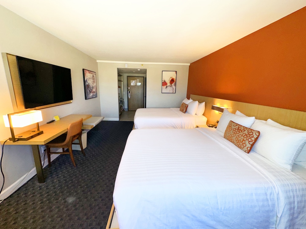 Double Room, Non Smoking - Photo 4