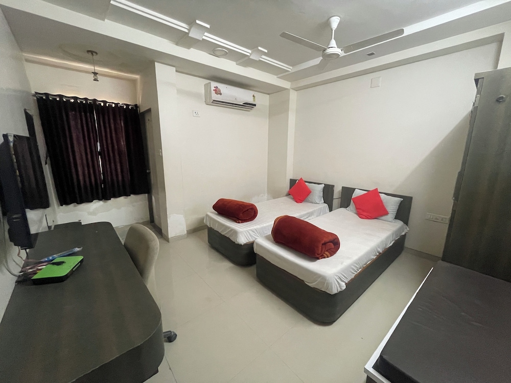Deluxe Triple Room, City View photo 3