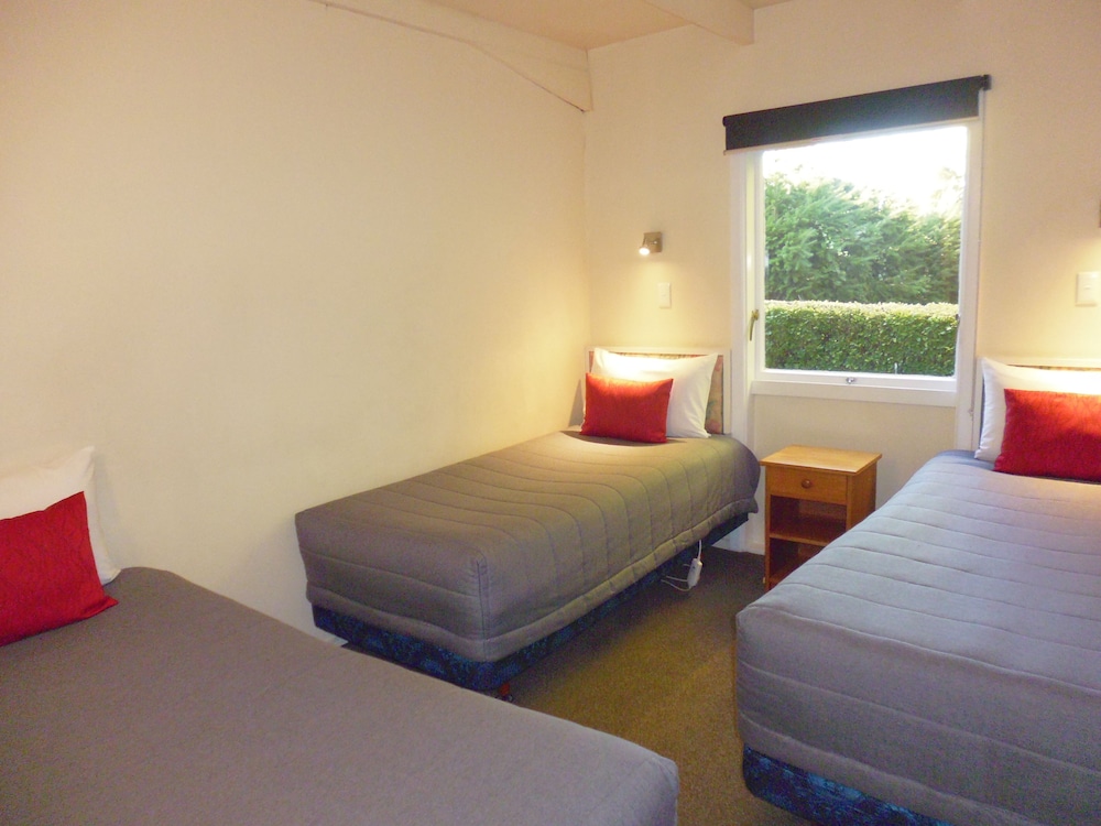 Two Bedroom Apartment, Downstairs photo 2