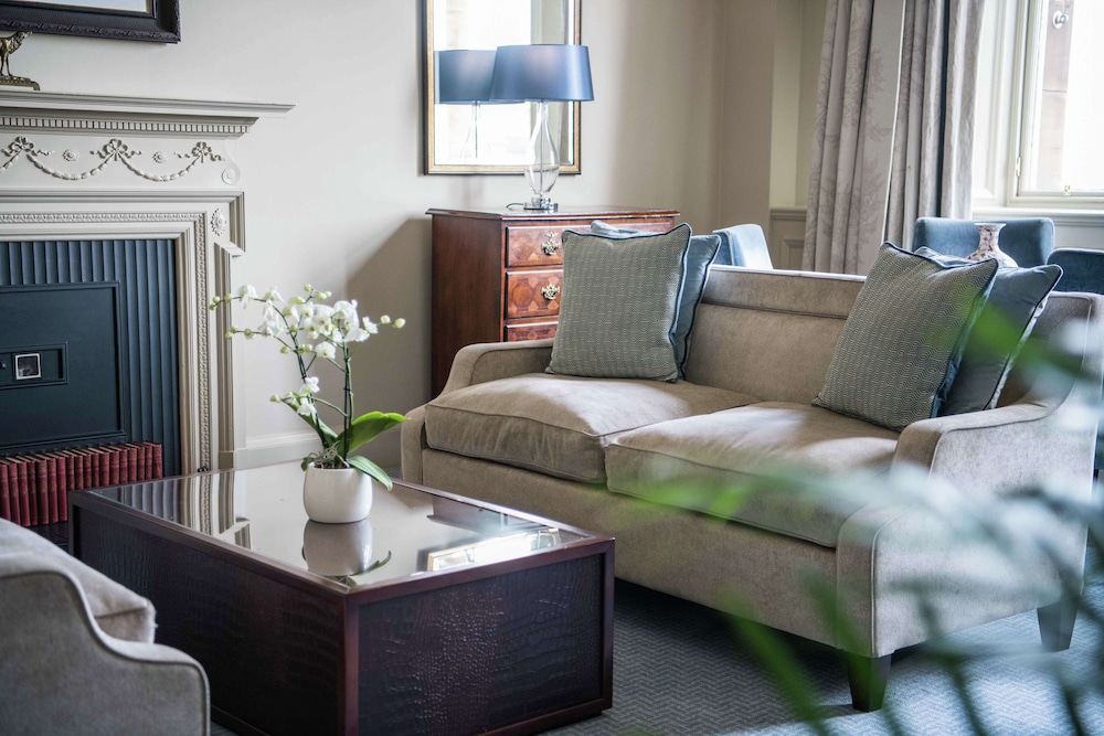 Suite, 1 King Bed (Sir Walter Scott) - Photo 3