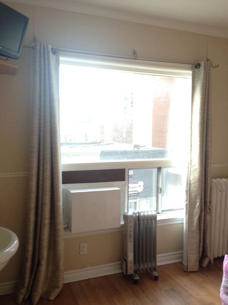 Basic Room, 1 Double Bed, Shared Bathroom - Photo 10