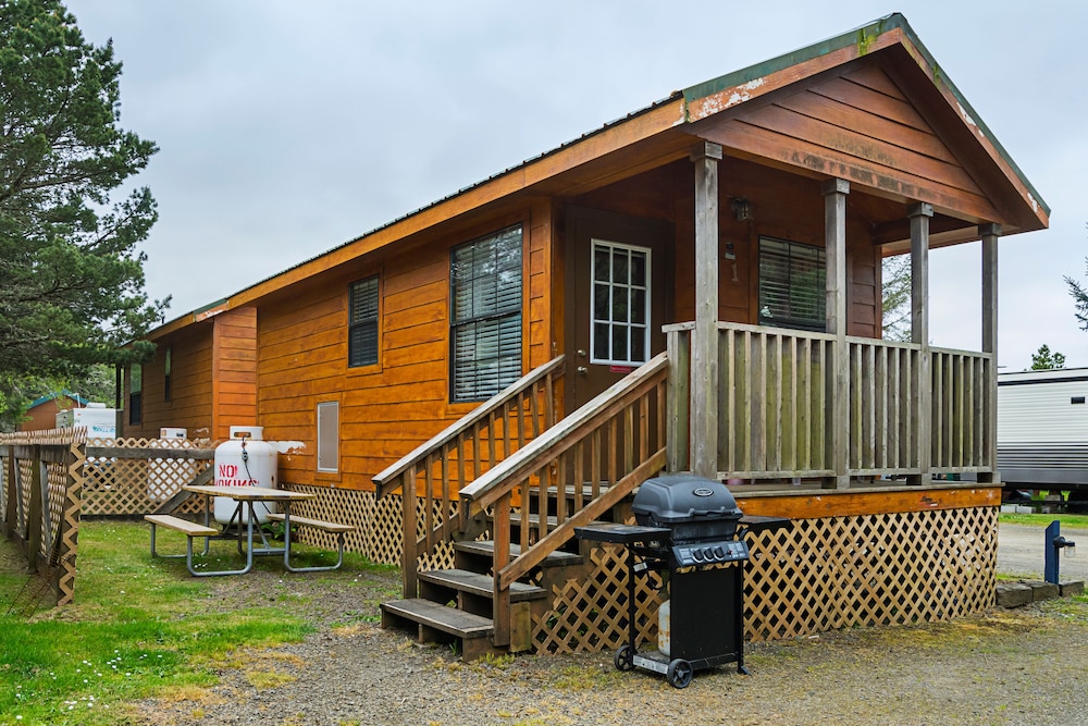 Premium Cabin, 1 Bedroom ( Linens Incld) photo 3