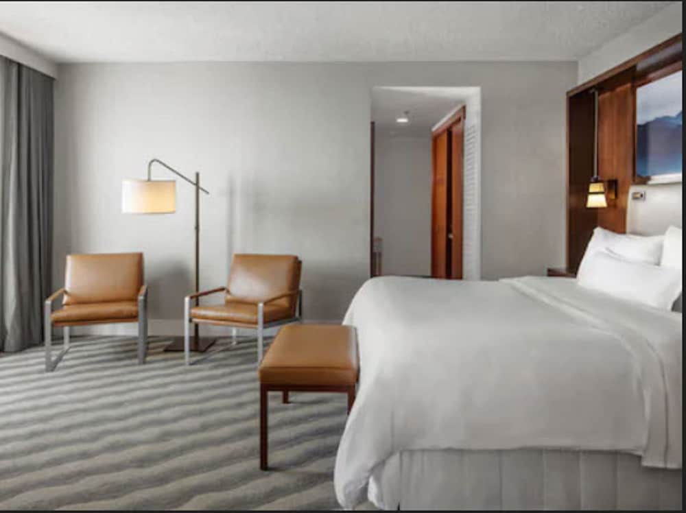 Executive Room, 1 King Bed - Photo 2