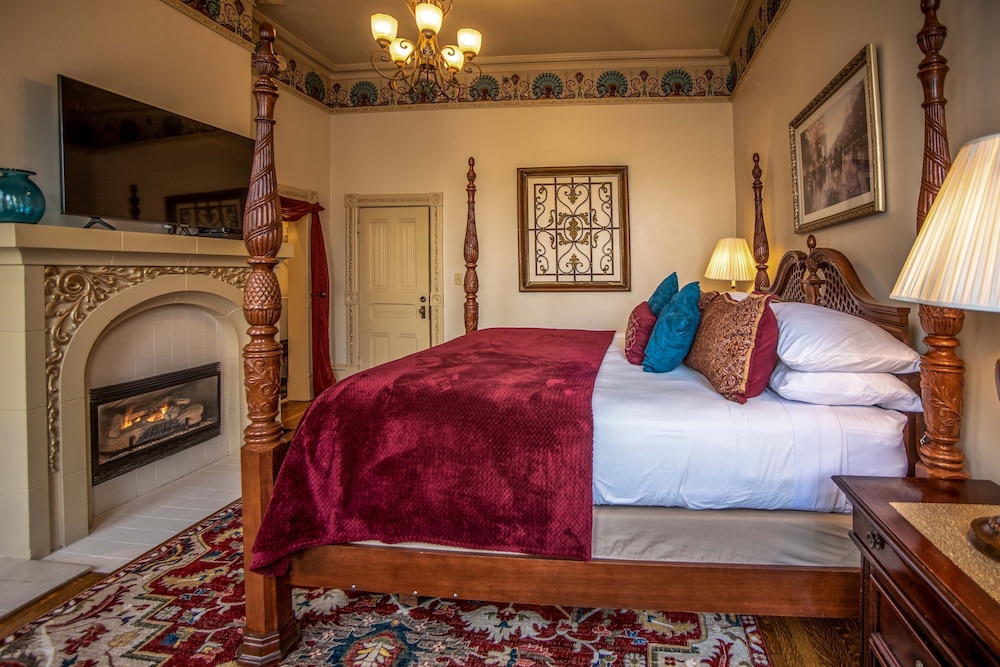 Suite (The Anniversary Inn) photo 3