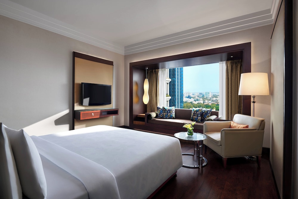 Suite, 1 King Bed photo 2