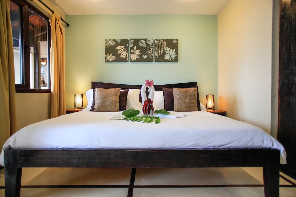 Standard Room, 1 Bedroom, Kitchenette, Pool View photo 3