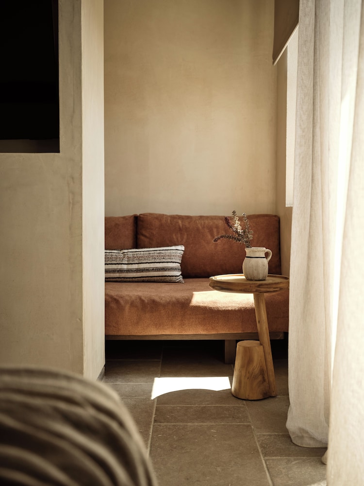 Honeymoon Suite with Hot Tub, Terrace and Sea View - Photo 4