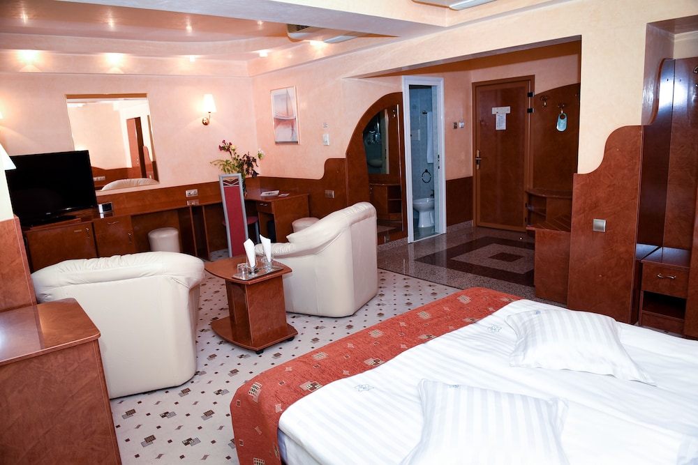 Deluxe Double Room photo 3